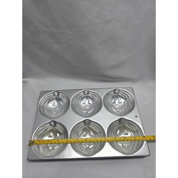 Wilton Vintage Halloween Pumpkin Cupcake Pan 1983 Cake Muffin Baking Mold - Picture 8 of 9